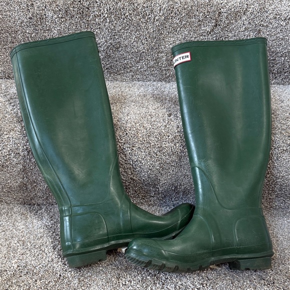 Hunter Classic Tall Green Rubber Boots - Picture 10 of 11